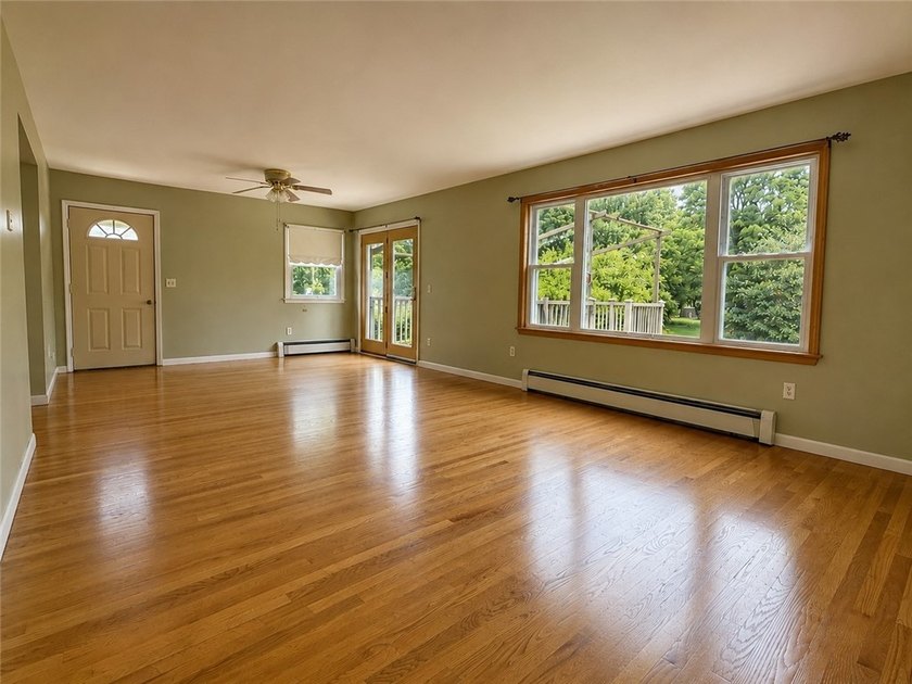 Welcome to this charming 3-bedroom, 1-bath ranch, perfectly - photo 4