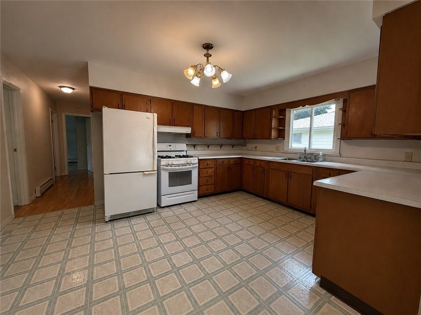 Welcome to this charming 3-bedroom, 1-bath ranch, perfectly - photo 6