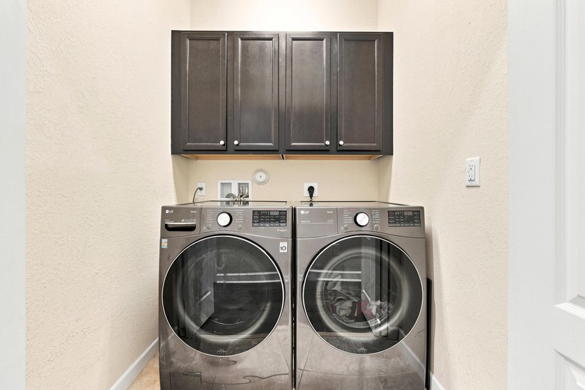 Welcome to this beautifully updated 4-bedroom, 3.5-bath home in - photo 12