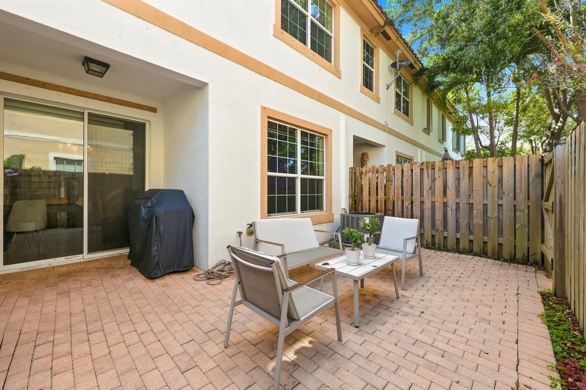 Welcome to this beautifully updated 4-bedroom, 3.5-bath home in - photo 18