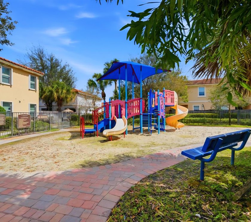 Welcome to this beautifully updated 4-bedroom, 3.5-bath home in - photo 19