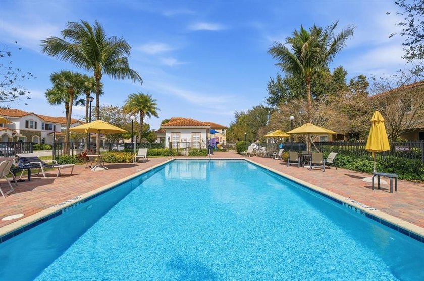 Welcome to this beautifully updated 4-bedroom, 3.5-bath home in - photo 20