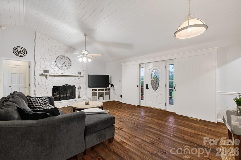 Move In Before School Begins, Large primary suite with large - photo 8
