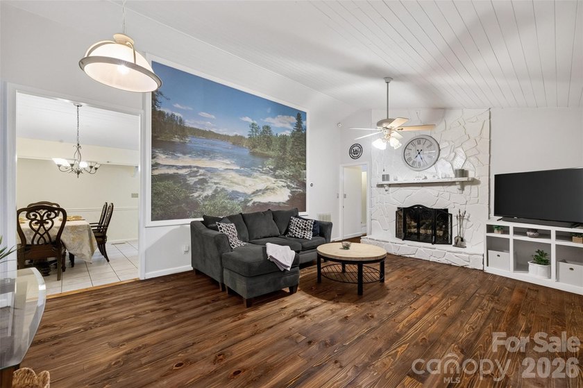 Move In Before School Begins, Large primary suite with large - photo 9