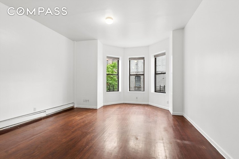 VALUE-PLAY IN CENTRAL HARLEM Located on a quiet, tree-lined - photo 22