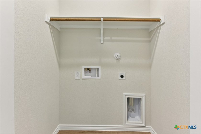 Spieth plan with upgraded kitchen, quartz countertops, upgraded - photo 22