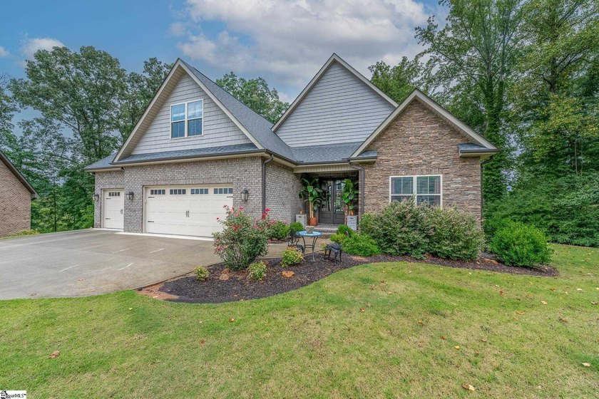 Beautiful One and a Half Story home on a half acre lot! With - photo 4