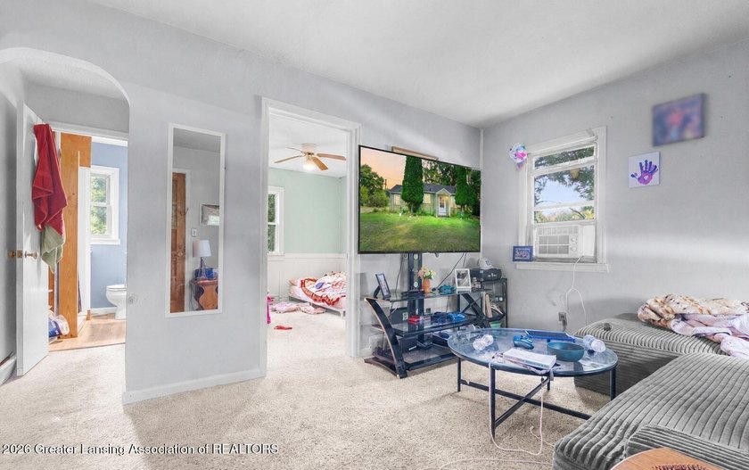Welcome to 14133 North Ave in Bellevue, a truly - photo 7