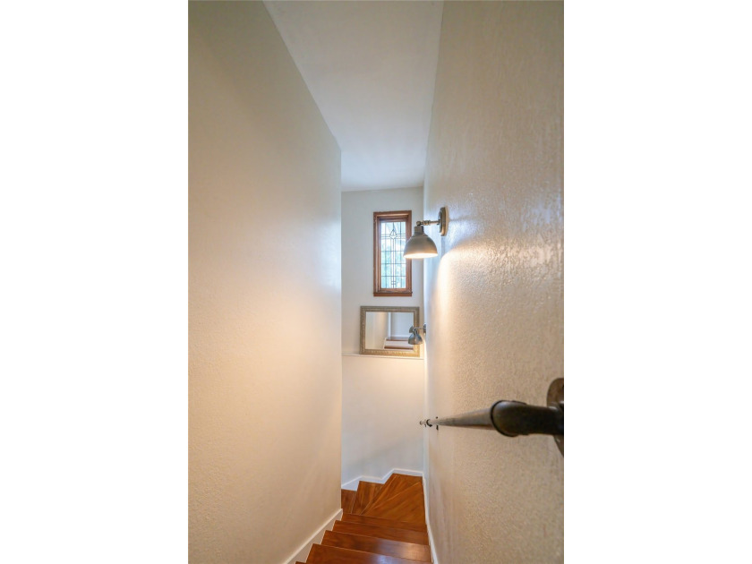 A Rare Lakefront Retreat on Lake Worth, 20 MIN. NW of Down Town - photo 17