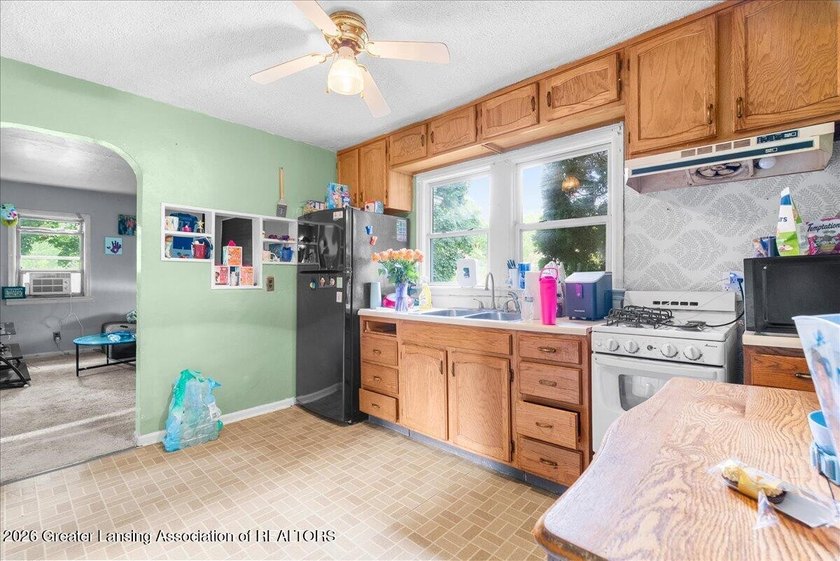 Welcome to 14133 North Ave in Bellevue, a truly - photo 9