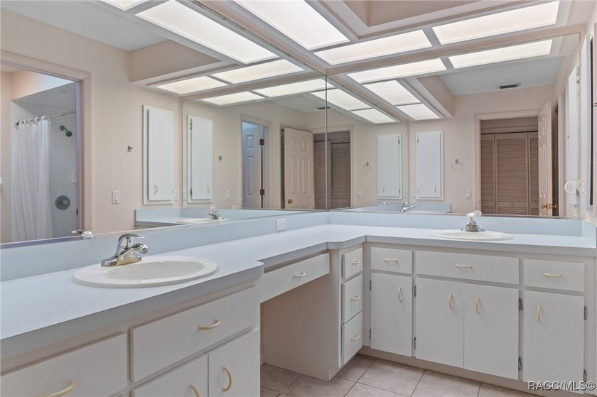 Welcoming 3 bedroom, 2 bath home in the Oakleaf Villas Community - photo 20