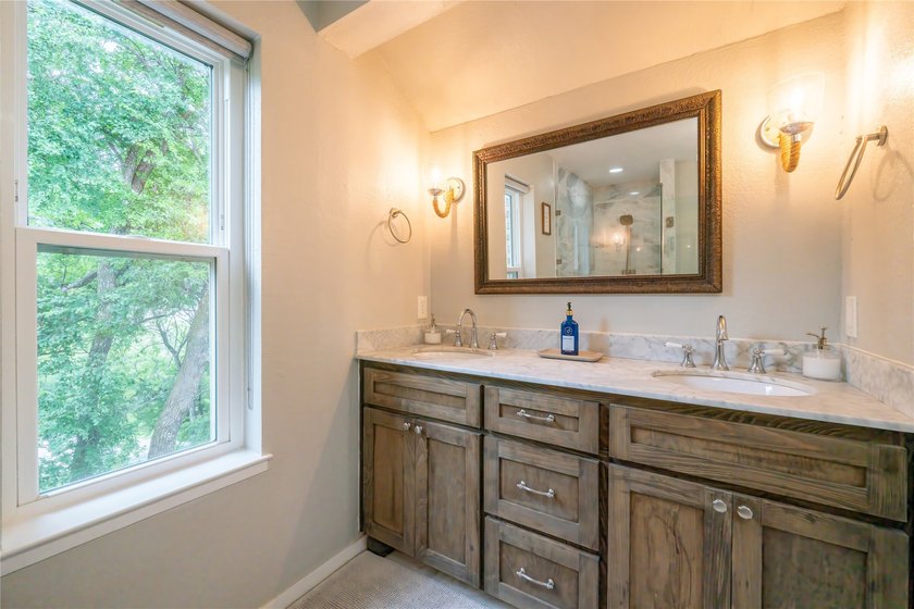 A Rare Lakefront Retreat on Lake Worth, 20 MIN. NW of Down Town - photo 24