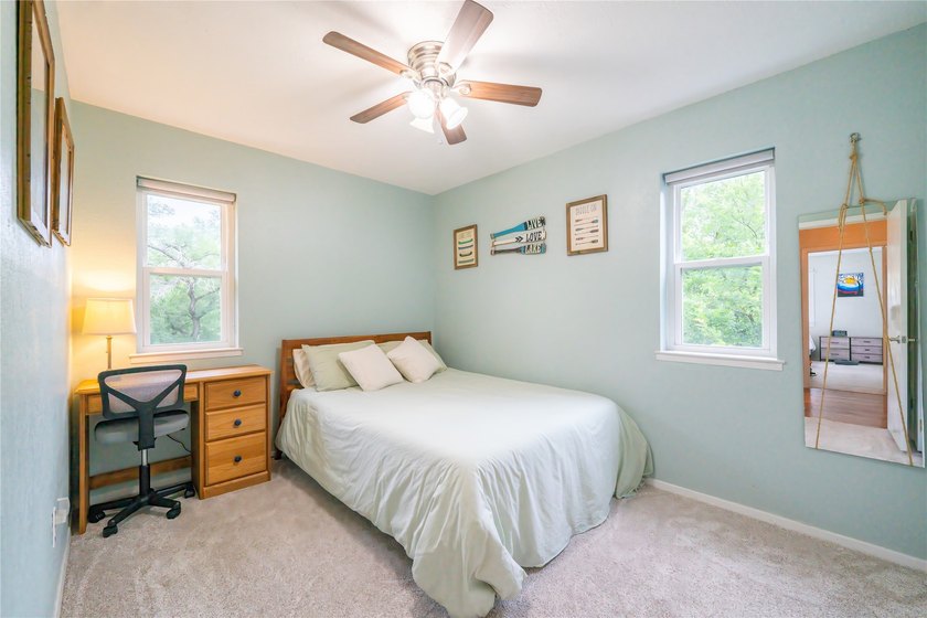 A Rare Lakefront Retreat on Lake Worth, 20 MIN. NW of Down Town - photo 30