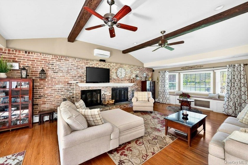 Charm meets convenience, and an abundance of space, in this - photo 8