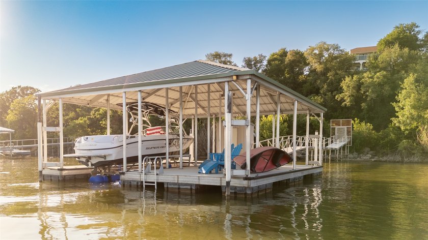 A Rare Lakefront Retreat on Lake Worth, 20 MIN. NW of Down Town - photo 38