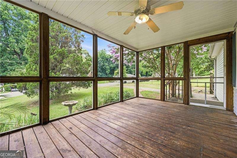 Nestled in a quiet small neighborhood, this timeless 1960 - photo 5