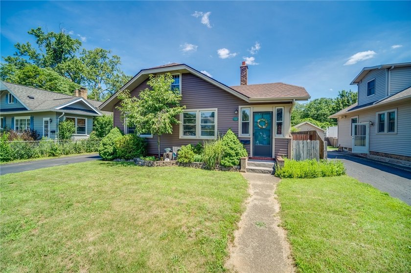 Welcome home to this charming 4-bedroom bungalow, where comfort - photo 2