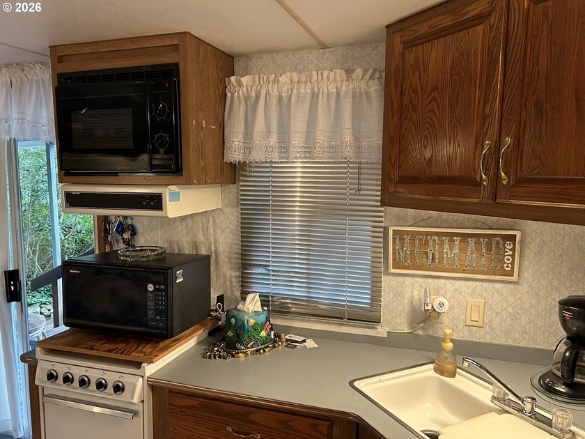Cozy and well-loved travel trailer in Coast Villagee enjoy all - photo 10