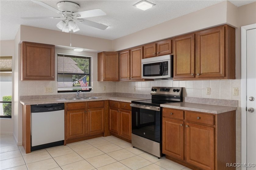 Beautifully maintained 2 bedroom, 2 bath home in Sugarmill Woods - photo 14