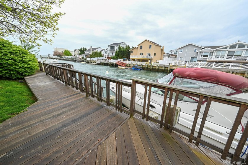 Experience the pinnacle of waterfront living at this spectacular - photo 6