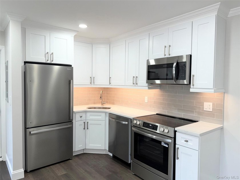 Welcome to 100 Connetquot Avenue #10, located in the Great River - photo 3