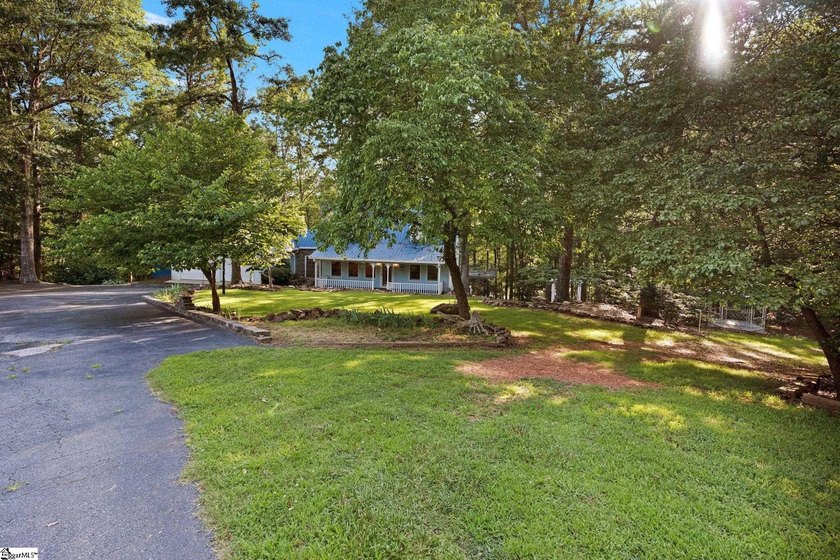The home features 3 bedrooms, 2.5 bathrooms, and a spacious - photo 4
