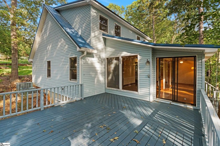 The home features 3 bedrooms, 2.5 bathrooms, and a spacious - photo 6