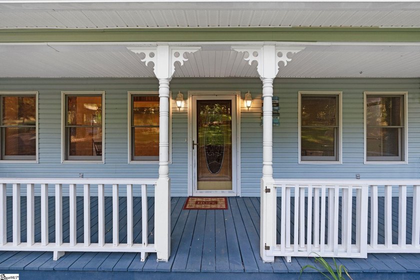 The home features 3 bedrooms, 2.5 bathrooms, and a spacious - photo 8