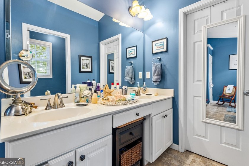 Welcome to a rare ranch-on-a-finished-basement retreat nestled - photo 16