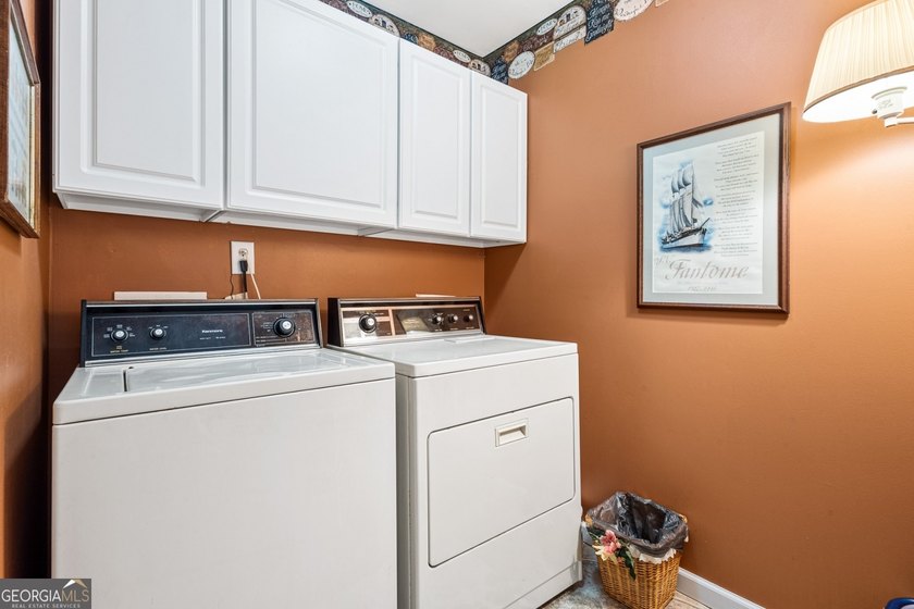 Welcome to a rare ranch-on-a-finished-basement retreat nestled - photo 22