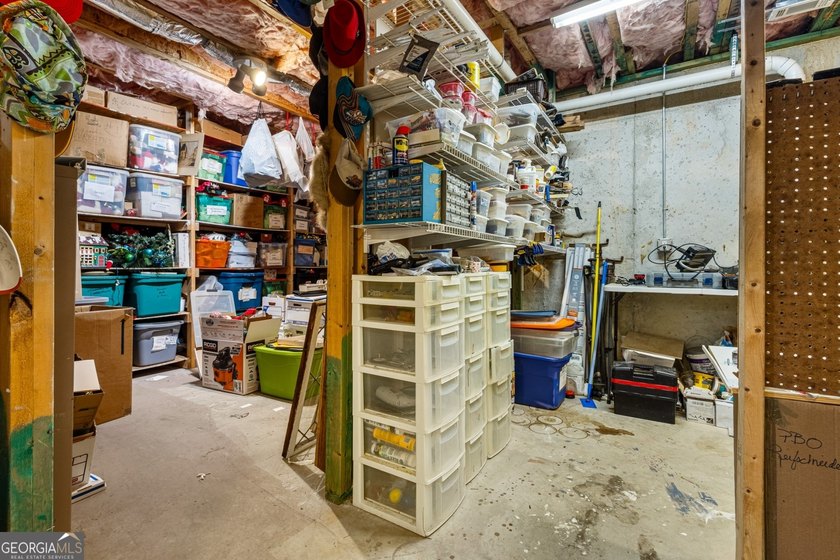 Welcome to a rare ranch-on-a-finished-basement retreat nestled - photo 24
