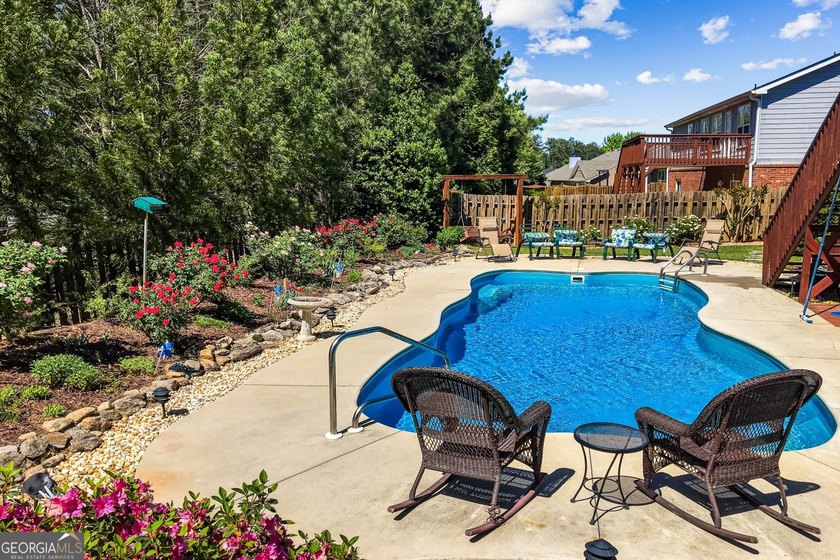 Welcome to a rare ranch-on-a-finished-basement retreat nestled - photo 31