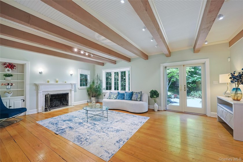 Sunny, spacious, and beautifully updated, this 4-level Center - photo 4