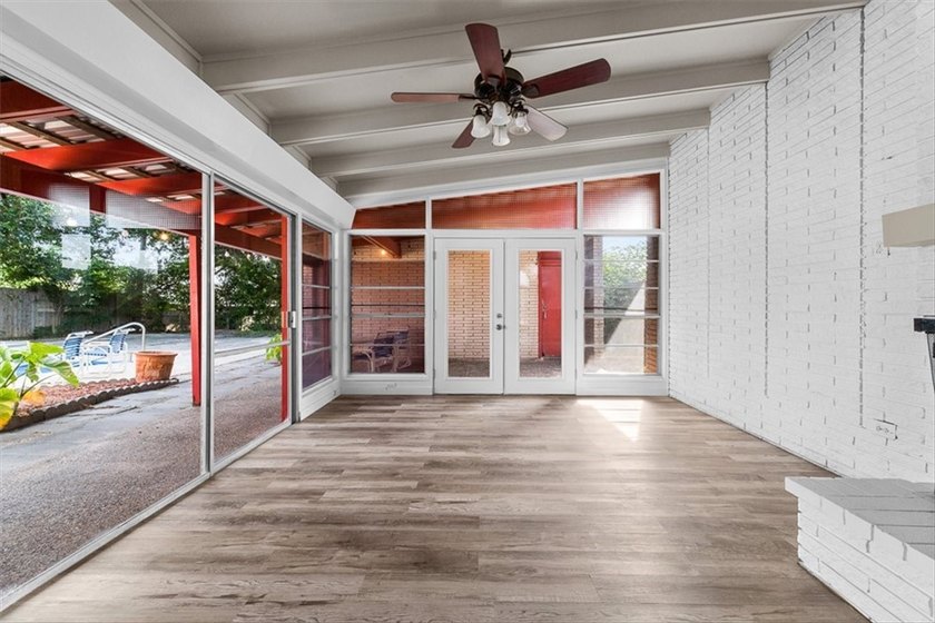 Located in the East Cliff area of Portland, Texas, this - photo 15