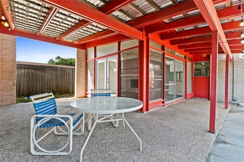 Located in the East Cliff area of Portland, Texas, this - photo 17