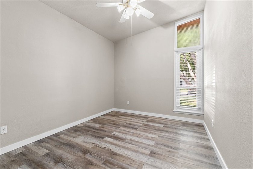 Located in the East Cliff area of Portland, Texas, this - photo 26
