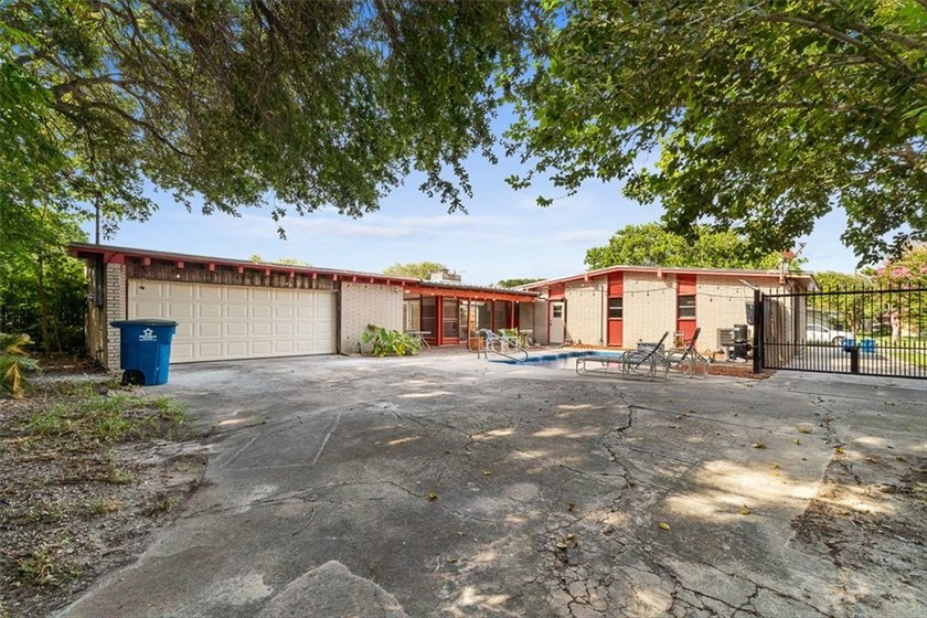 Located in the East Cliff area of Portland, Texas, this - photo 30