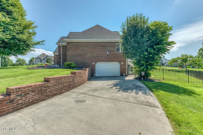 MOTIVATED SELLER - Lake Access and Lake Views SOLD AS-IS. 141 - photo 6