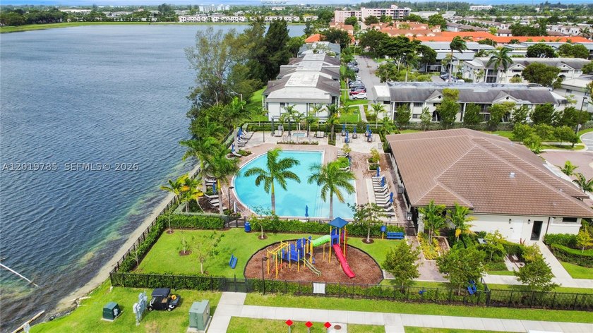 Beautiful and spacious 3-bedroom, 3-bath villa located in the - photo 22