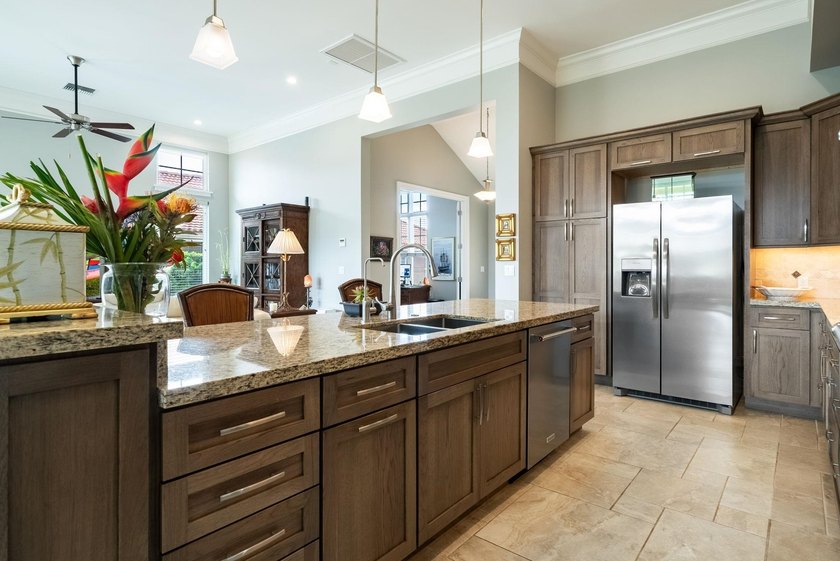 Experience true luxury in the gated community of Hokulani - photo 11