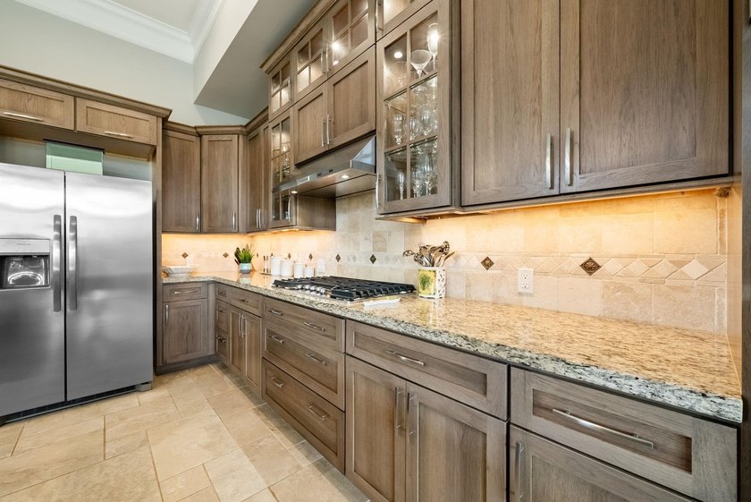 Experience true luxury in the gated community of Hokulani - photo 12