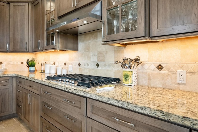 Experience true luxury in the gated community of Hokulani - photo 13