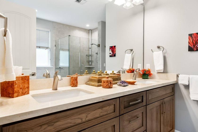 Experience true luxury in the gated community of Hokulani - photo 22