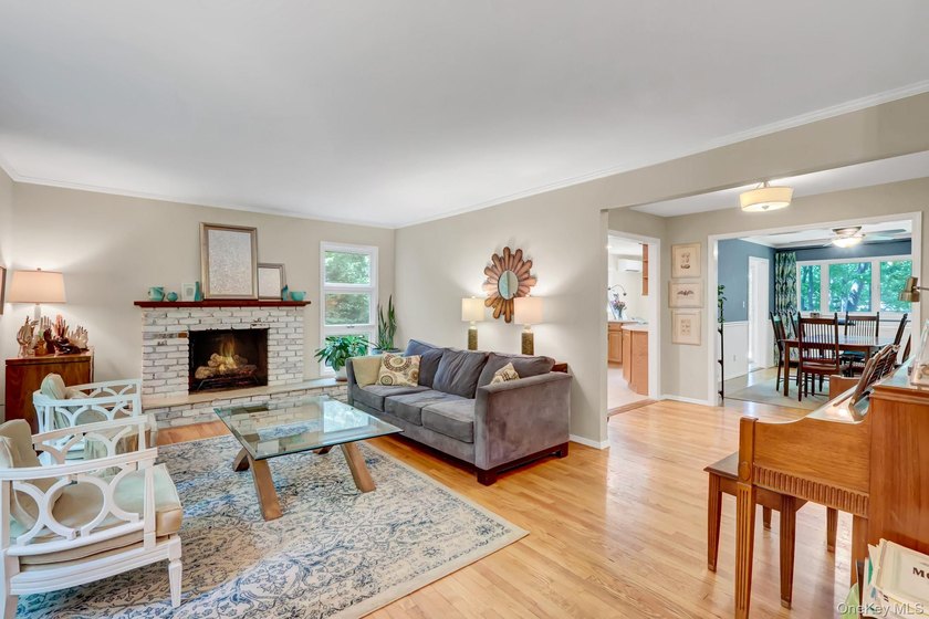 Welcome to 16 Maplewood Drive, Northport - privately set on a - photo 4
