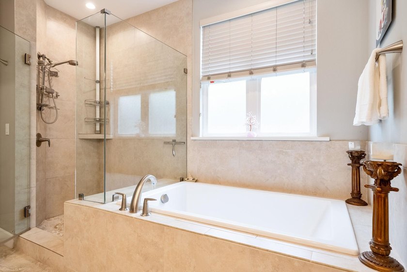 Experience true luxury in the gated community of Hokulani - photo 24
