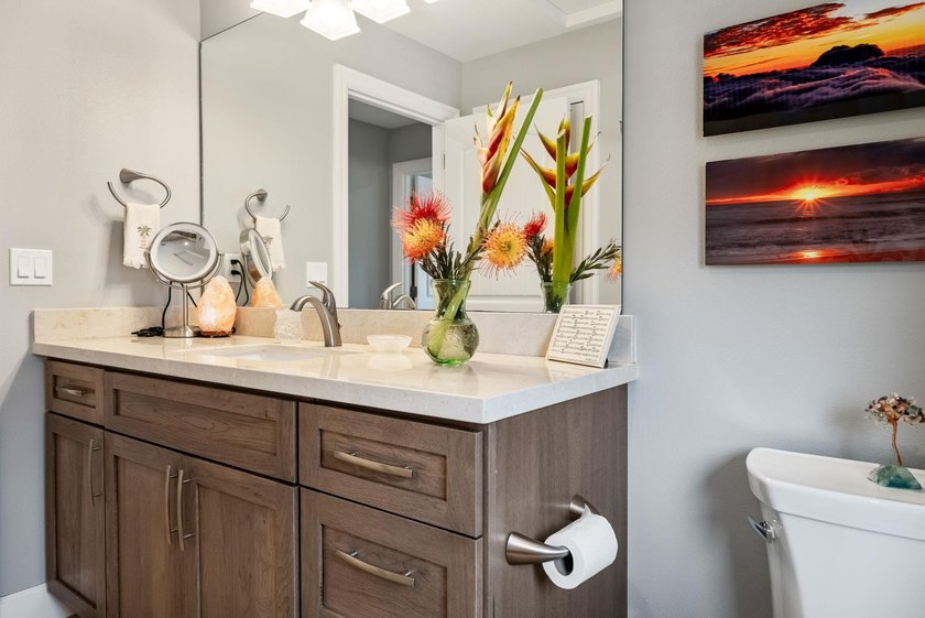 Experience true luxury in the gated community of Hokulani - photo 34