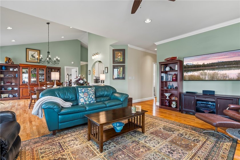 Welcome to luxury lake living on the shores of Lake Keowee in - photo 6