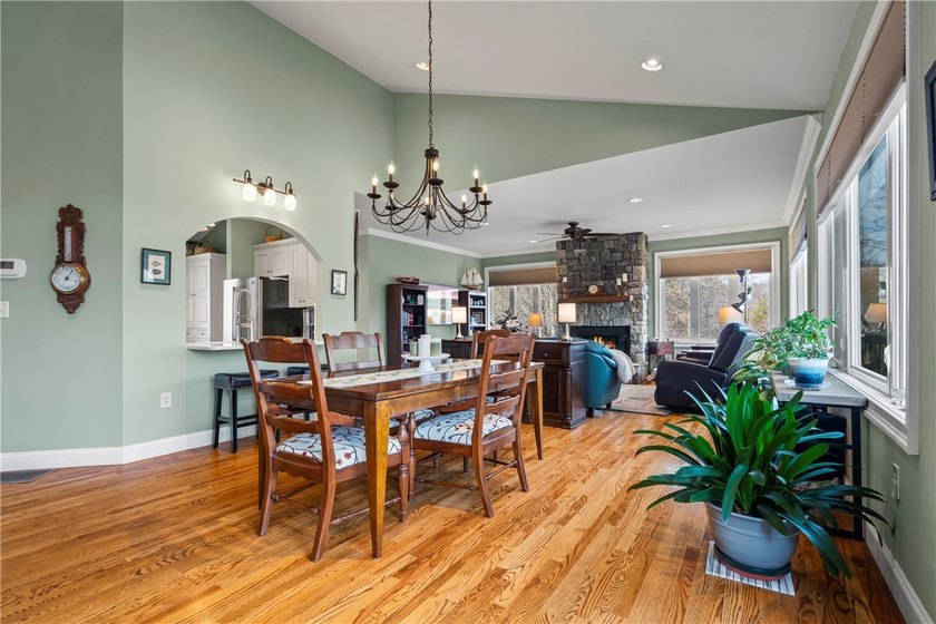 Welcome to luxury lake living on the shores of Lake Keowee in - photo 9