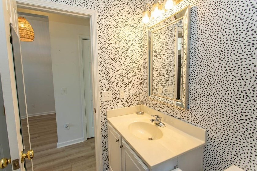 If you're searching for a stylish, updated home in Carolina - photo 13