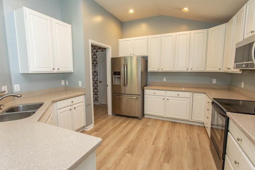 If you're searching for a stylish, updated home in Carolina - photo 22